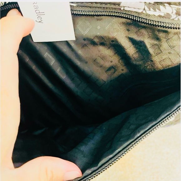 Vera Bradley Compact Traveler Bag
In Frosted Floral (Retired Color) - Picture 11 of 13